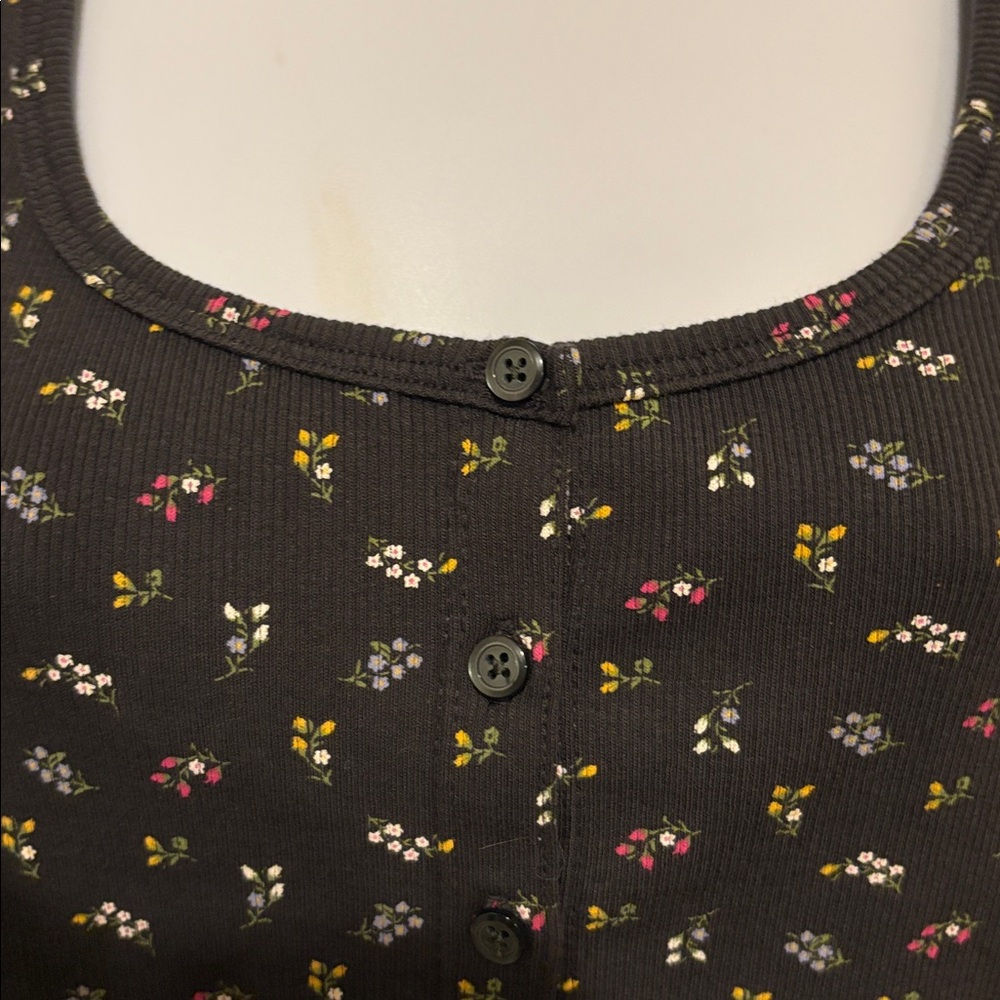 Old Navy Charcoal Gray Floral Button-Down Shirt in Size Small